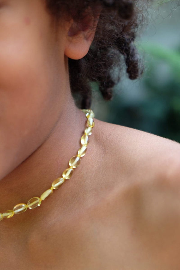Baby/Kind - Barnsteen ketting - lemon - ovalen gepolijste steentjes - 33cm