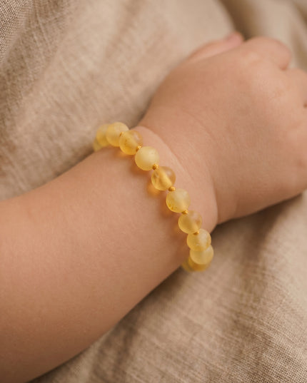 Baby/Kind – Bernsteinarmband – runde Rohperlen – 14 cm – Cognac