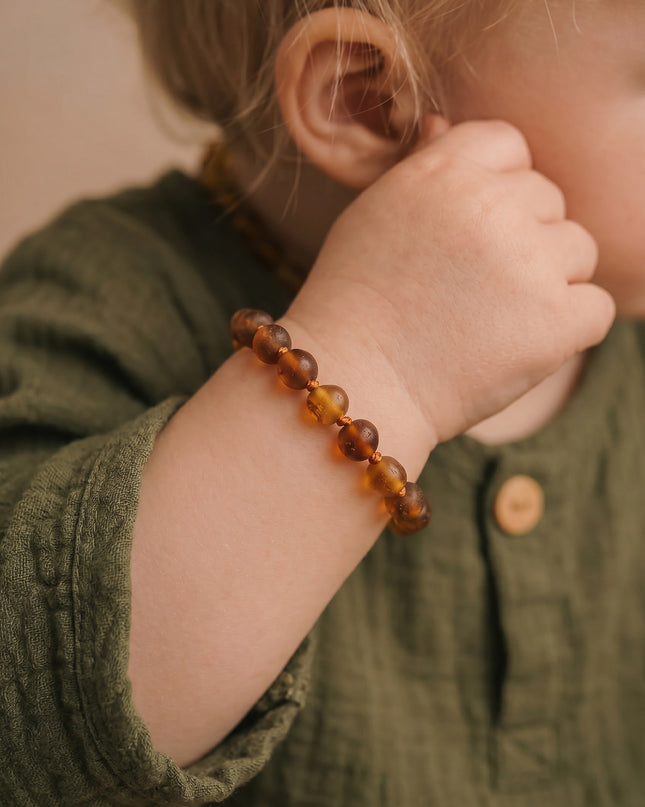 Baby/Kind – Bernsteinarmband – runde Rohperlen – 14 cm – Cognac