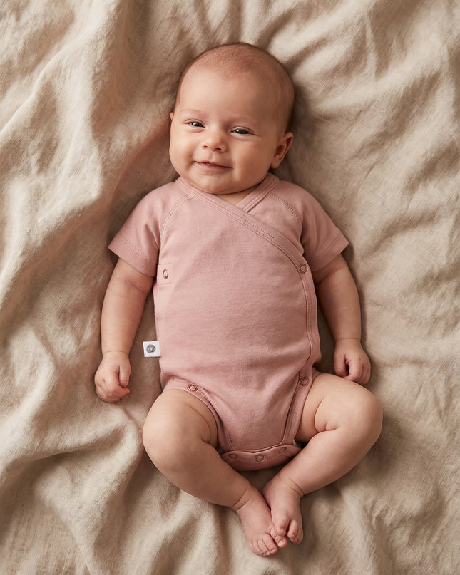 Wollen Overslagromper korte mouw – Merinowol - Misty Rose