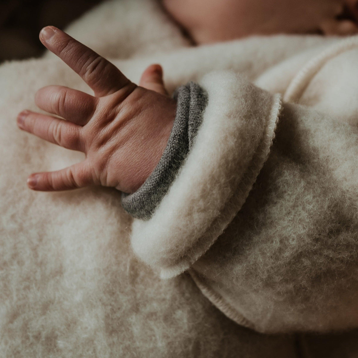 Ulds baby- / nyfødt vest - merinowol fleece - Lille Barn - With ♥ for the smallest